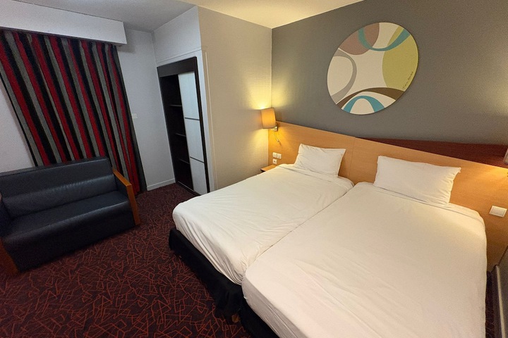 Room 15 of 36
