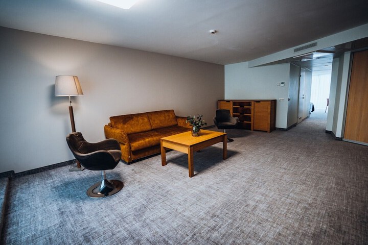 Room 67 of 176
