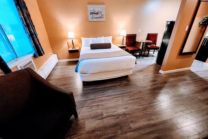 Room 10 of 34