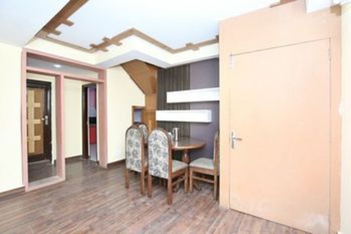 Room 12 of 16