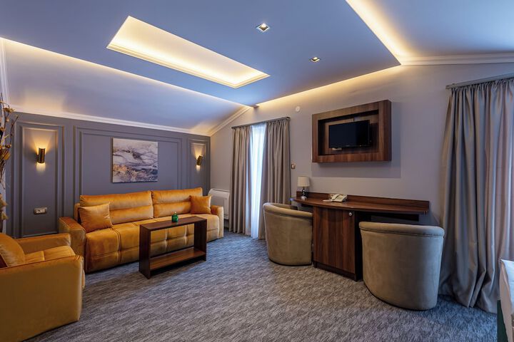 Room 32 of 42