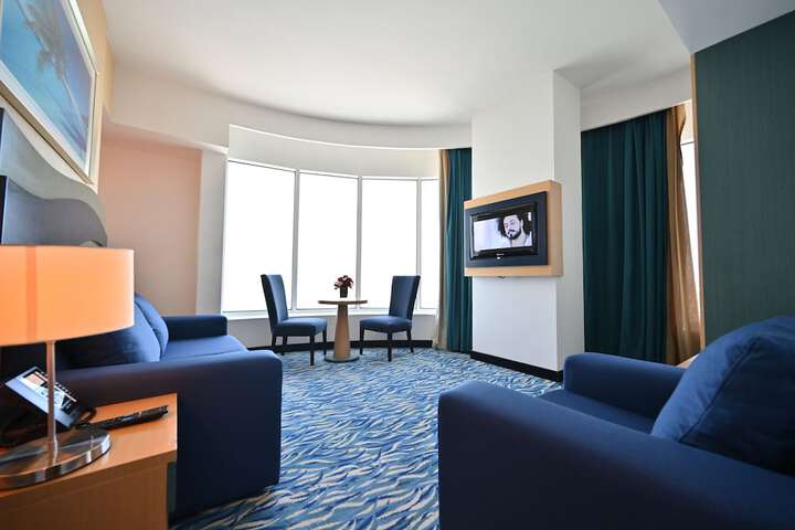 Room 13 of 37