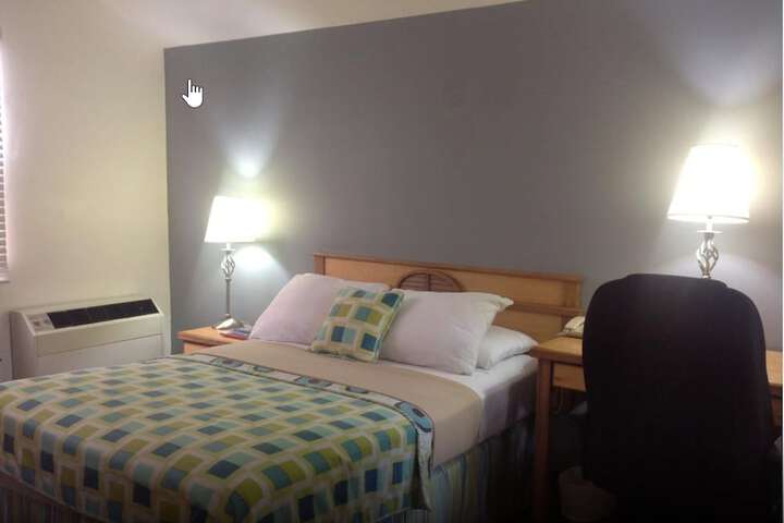 Room 4 of 33