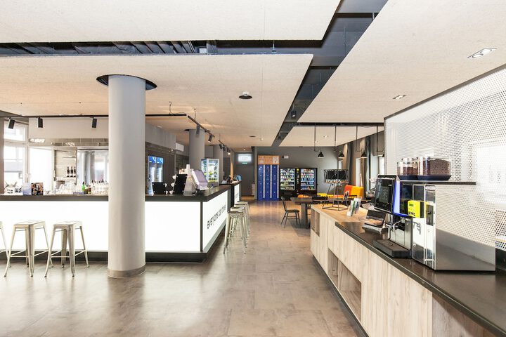 Entrance & Lobby