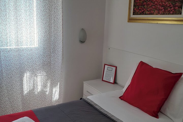 Room 12 of 92