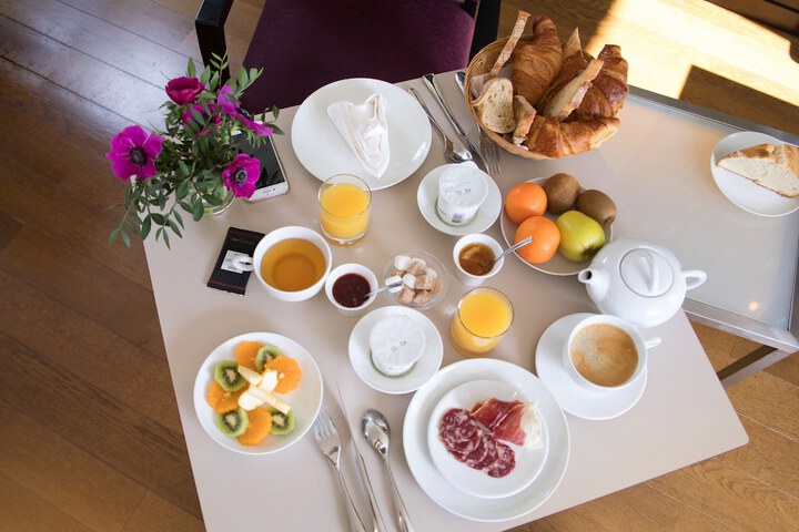 Breakfast/Coffee Service 73 of 104