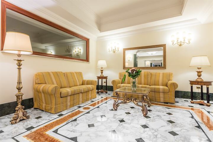 Entrance & Lobby