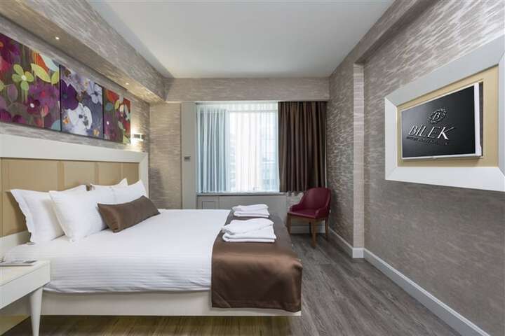 Room 3 of 48