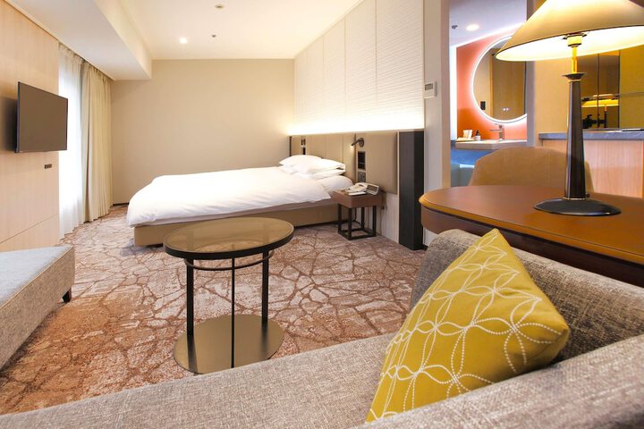 Room 8 of 43