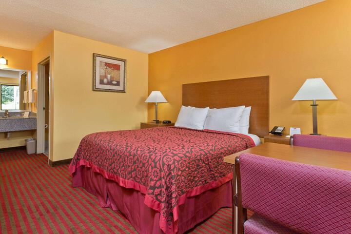 1 Queen Bed (1 of 13)