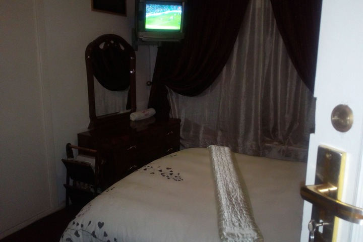 Room 10 of 158