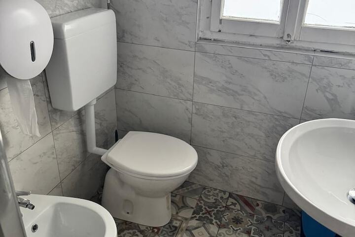 Room 32 of 43