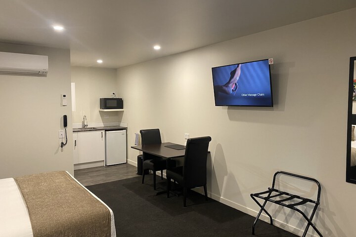 Room 9 of 28