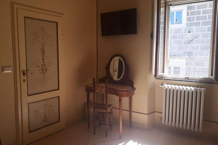 Room 16 of 50