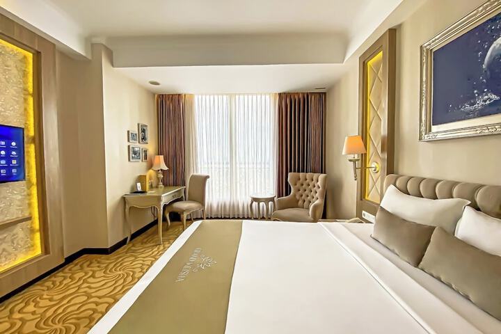 Room 3 of 33