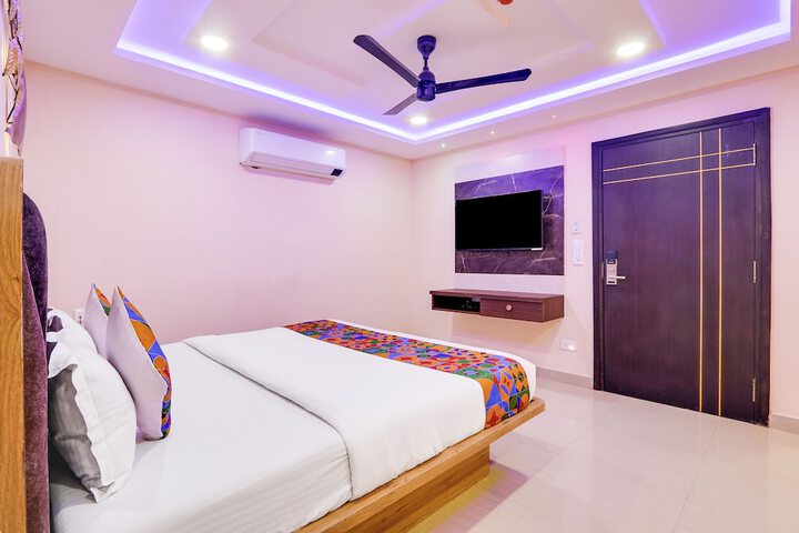 Room 13 of 42