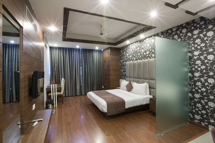 Room 14 of 40