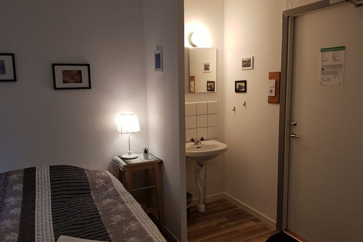 Room 24 of 176