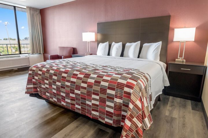 Superior King Bed (9 of 12)