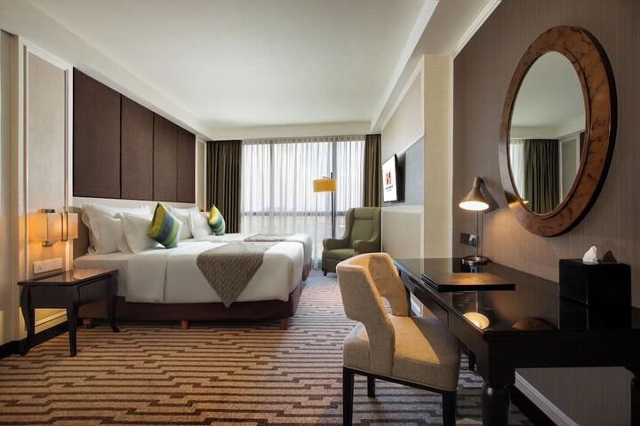 Room 28 of 106