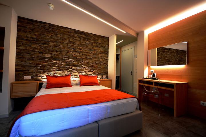 Room 6 of 43
