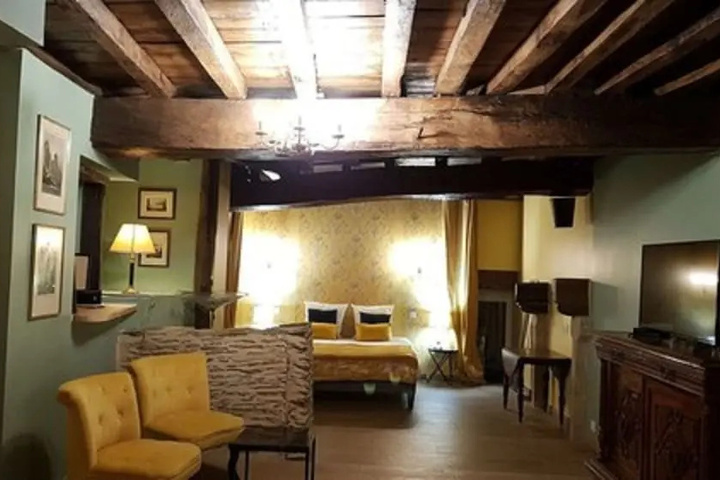 Room 4 of 14
