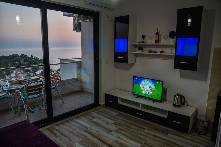 Room 2 of 54