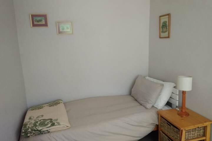 Room 6 of 98
