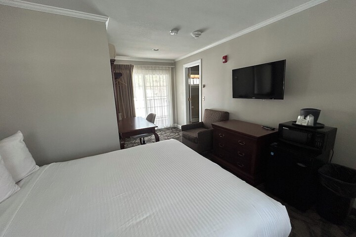 2 Queen Beds (9 of 12)