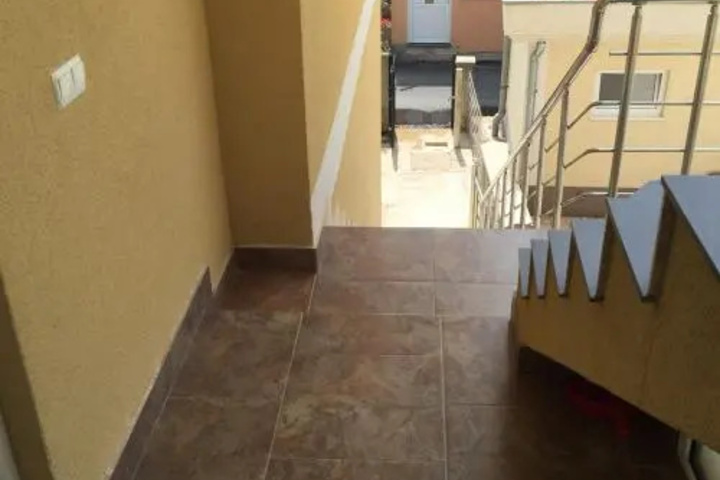 Room 10 of 20
