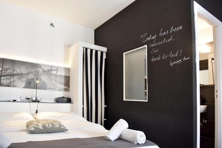Room 26 of 62