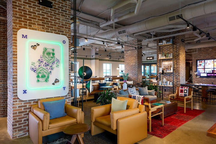 Lobby lounge