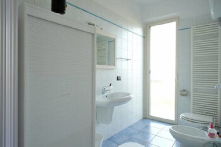 Room 3 of 40