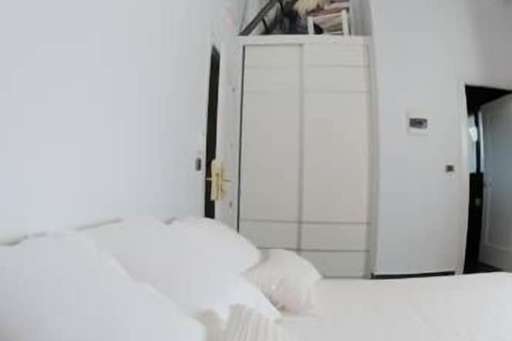 Room 12 of 32