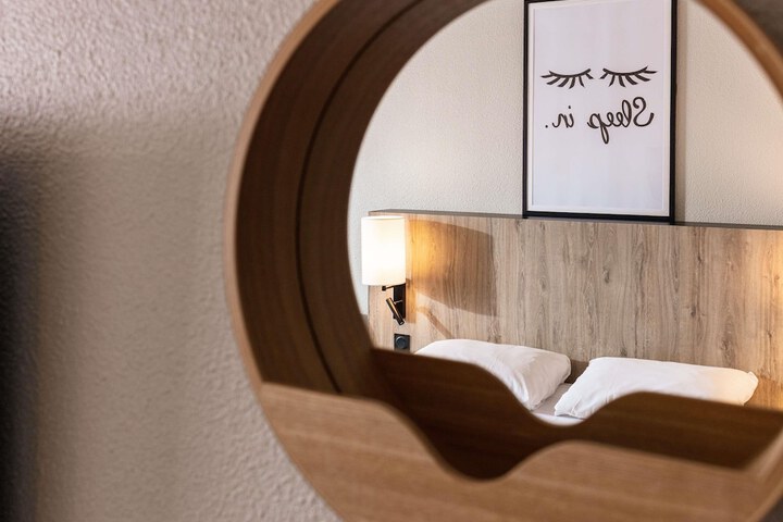 Room 8 of 89