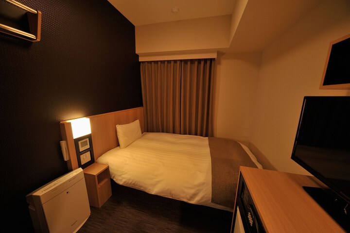 Room 5 of 144