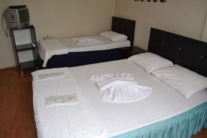 Room 9 of 14