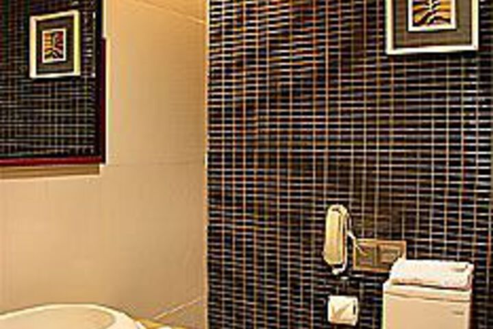 Room 2 of 32