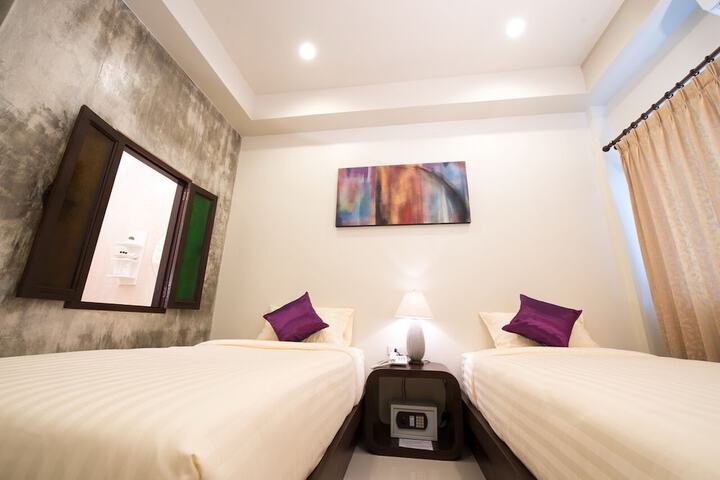 Room 5 of 76
