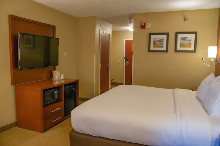 1 King Bed (7 of 34)