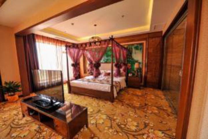 Room 6 of 6