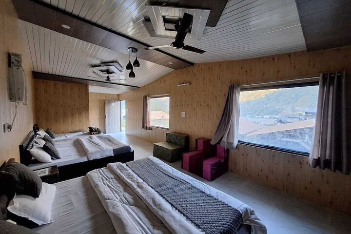 Room 6 of 28
