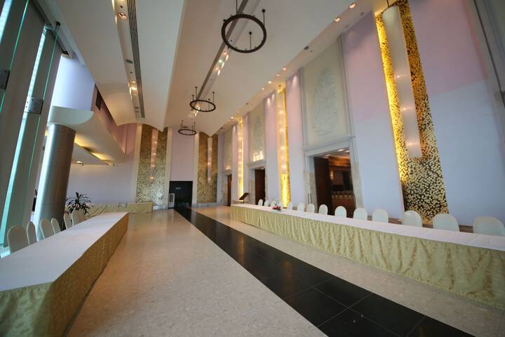 Ballroom/Hall 81 of 93