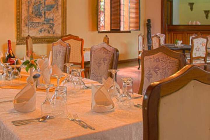 Dining 5 of 6