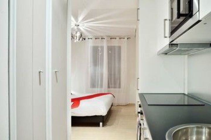 Room 4 of 6