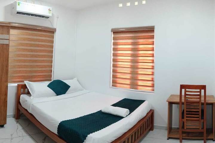 Room 5 of 16