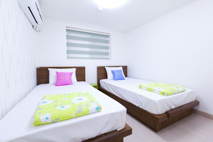 Room 6 of 70