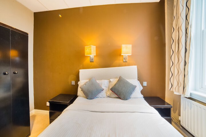 Room 6 of 36