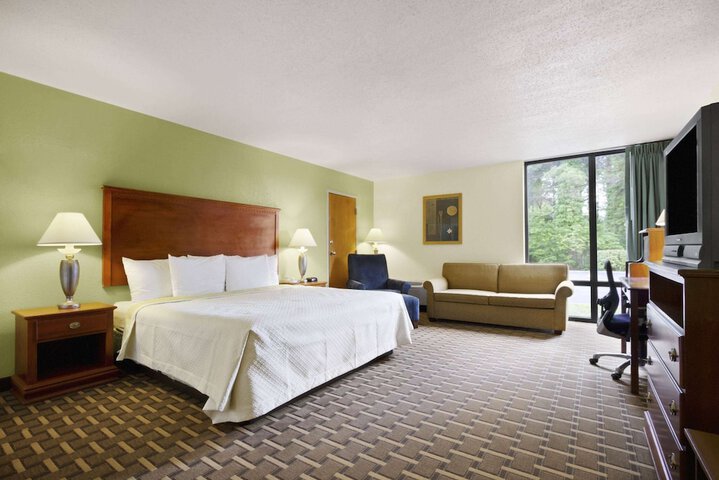 1 King Bed (14 of 21)