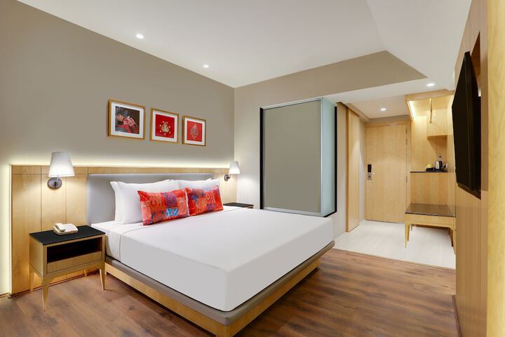 Room 2 of 40